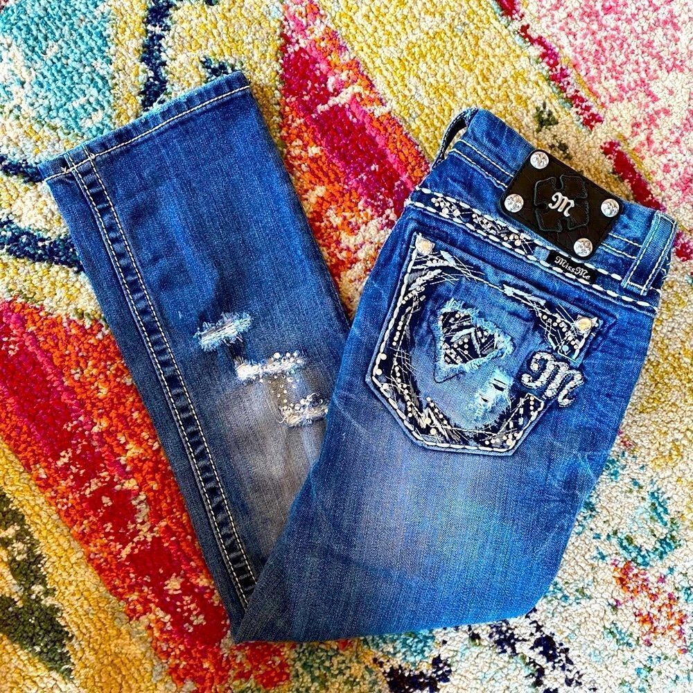 Miss Me Signature Cropped Rhinestone Distressed Jeans Women’s Size 28